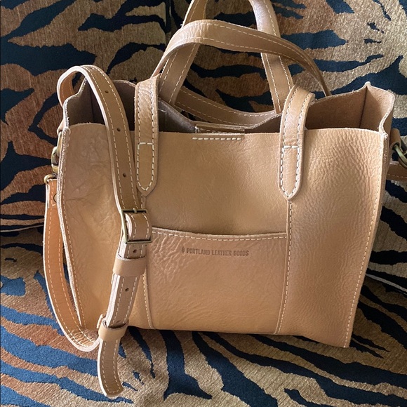 Portland Leather Lola Crossbody Tote Bag - Picture 5 of 11
